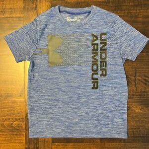 Under Armour tshirt, youth small, good condition.